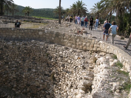 Megiddo Cistern3